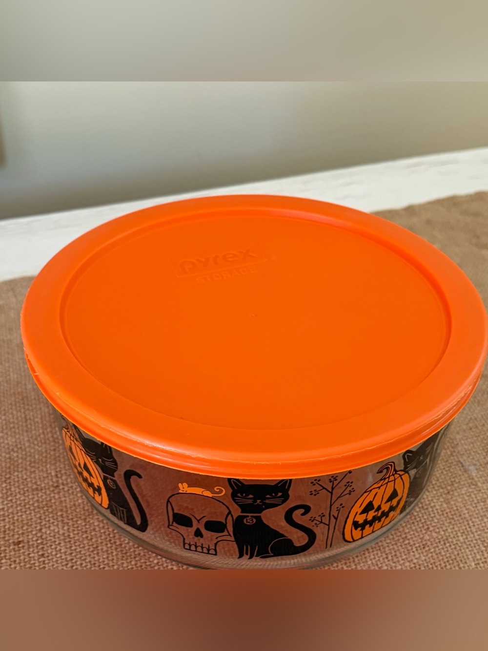 Pyrex Fiendish Friends Halloween Storage Containerššā⬠- Picture 3 of 8